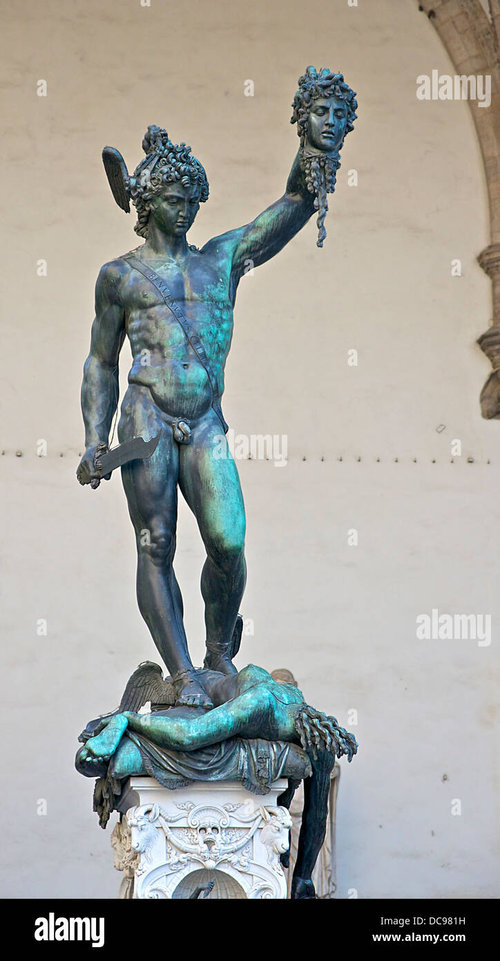 Persée tenant la tête de Méduse, par Benvenuto Cellini, Loggia dei Lanzi, Florence, Italie Banque D'Images