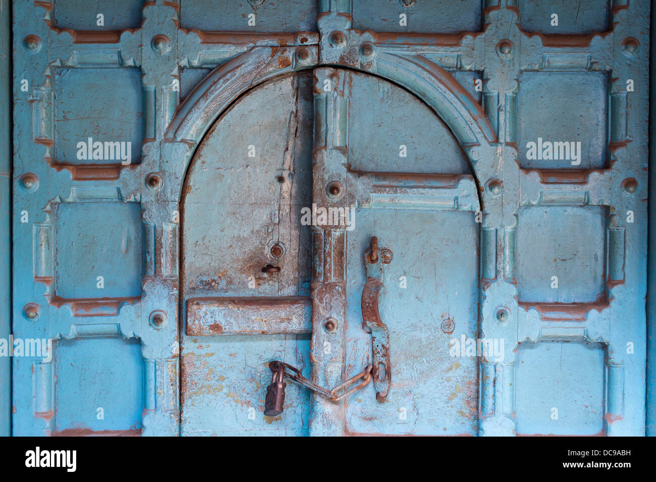 Vieille porte bleue Banque D'Images