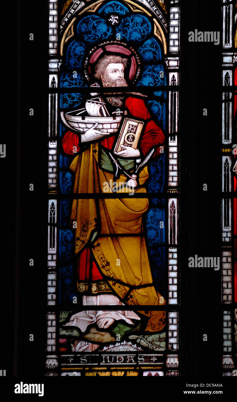 Rochester, Kent, Angleterre, Royaume-Uni. La Cathédrale de Rochester (604AD, la deuxième plus ancienne) intérieur : vitrail ; Saint Jude Banque D'Images