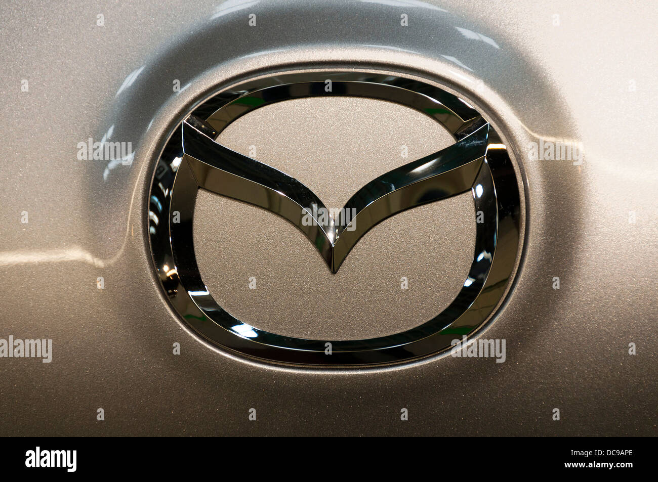 Logo sur une voiture Mazda Banque D'Images