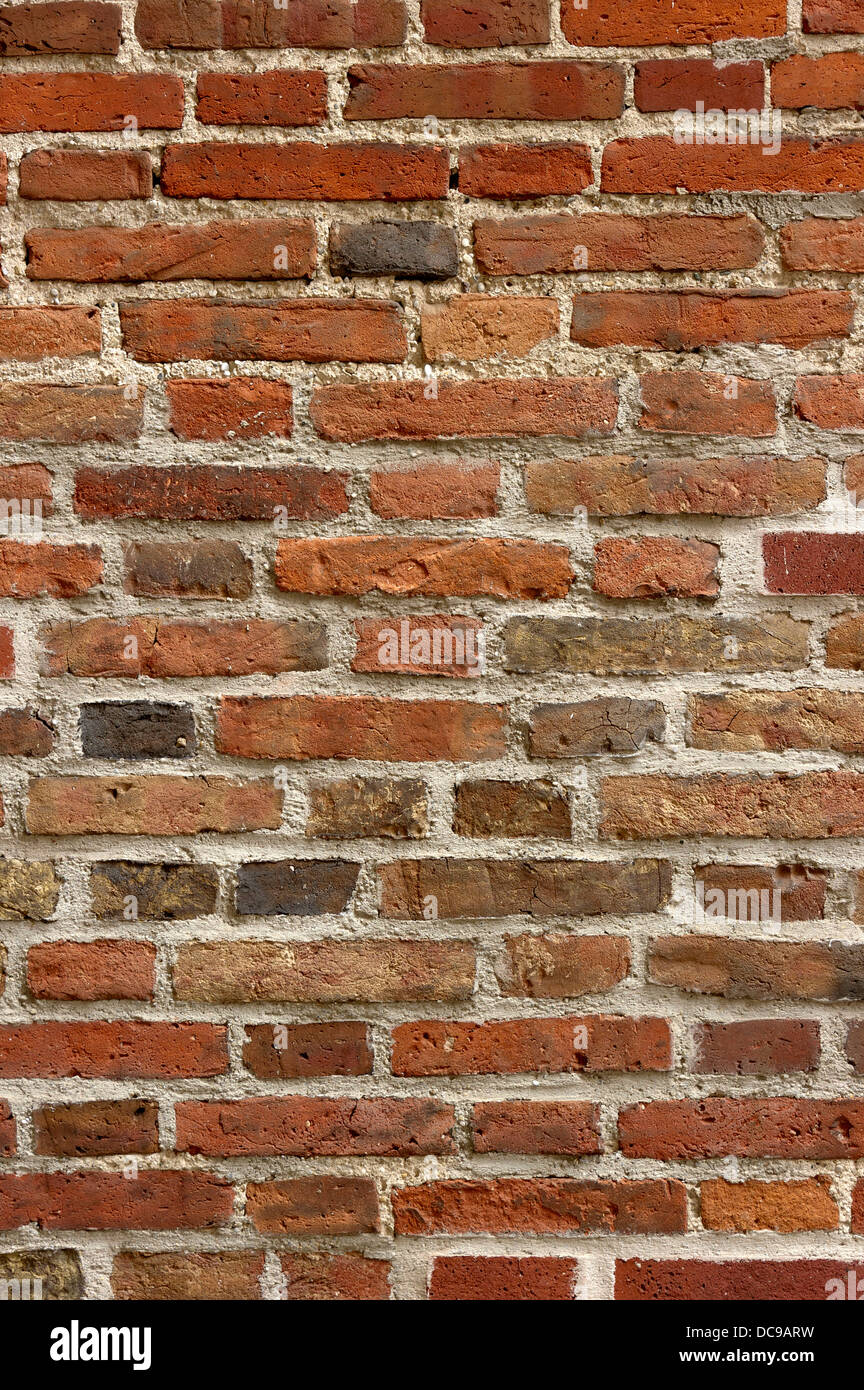 Mur de brique médiévale, mur extérieur, Collégiale Saint-Martin, 14e siècle Banque D'Images