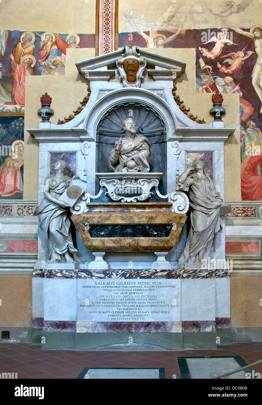 Galileo Galilei tombe de la Santa Croce (Sainte Croix) Basilique de Florence, Italie. Banque D'Images