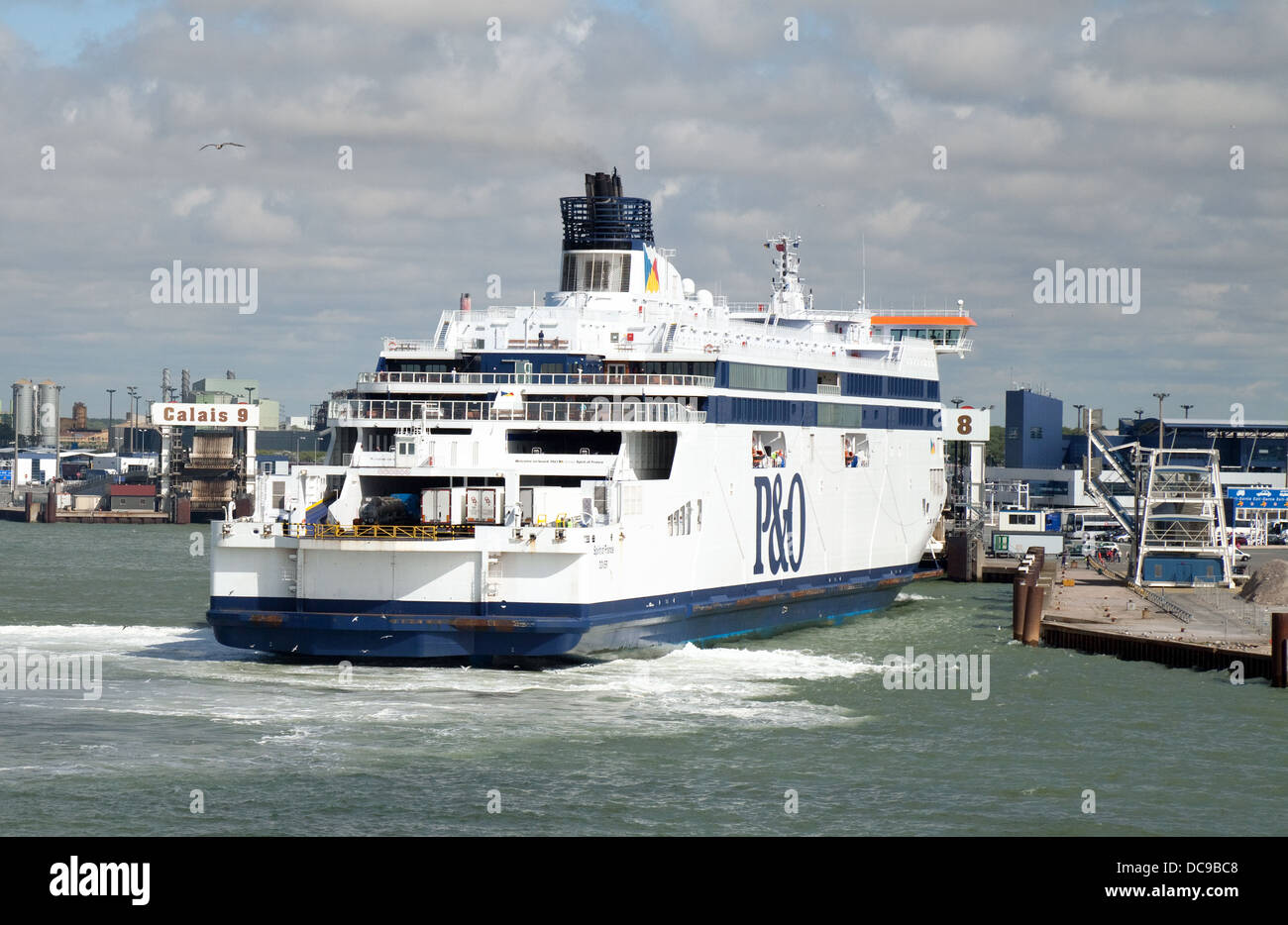 'L'esprit de France' P & O Ferries arrivant à Calais Port, Calais, France Europe Banque D'Images