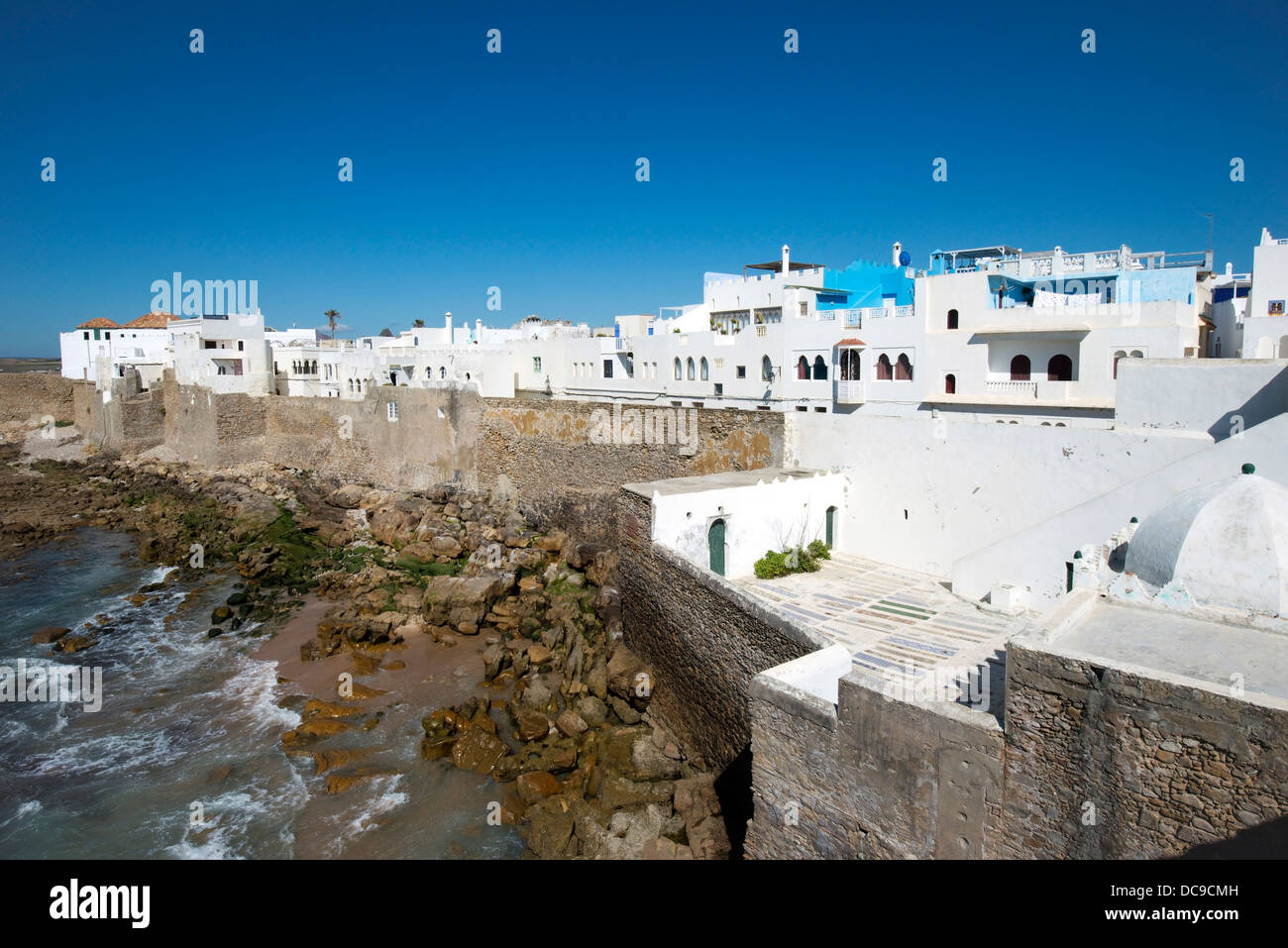 La ville côtière d'Asilah, au Maroc. Banque D'Images