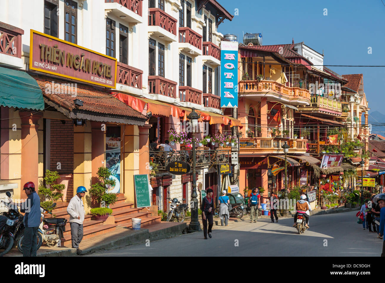 L'architecture du bâtiment dans la ville de marché de Sapa, Vietnam, Asie. Banque D'Images