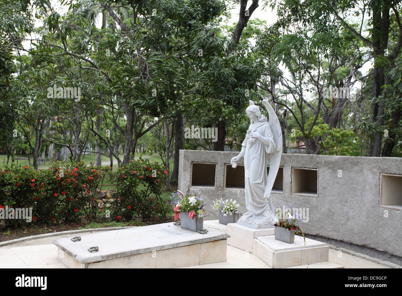 Les parents de Fidel Castro tombe dans le parc de la propriété familiale à Biran. Banque D'Images