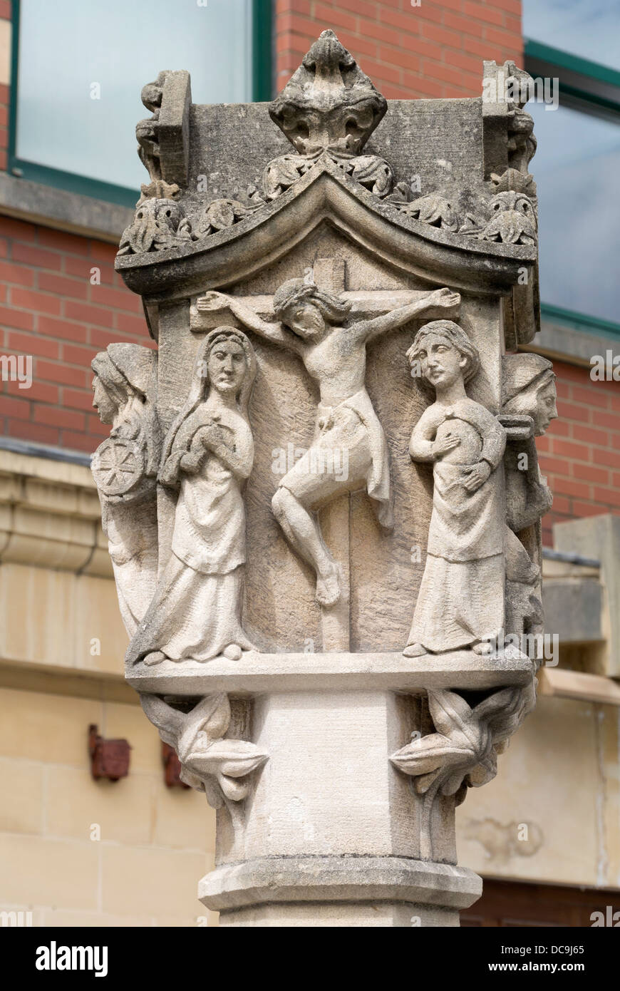 La re-création de la ville médiévale de Newport cross illustrant la crucifixion. Pays de Galles UK Banque D'Images