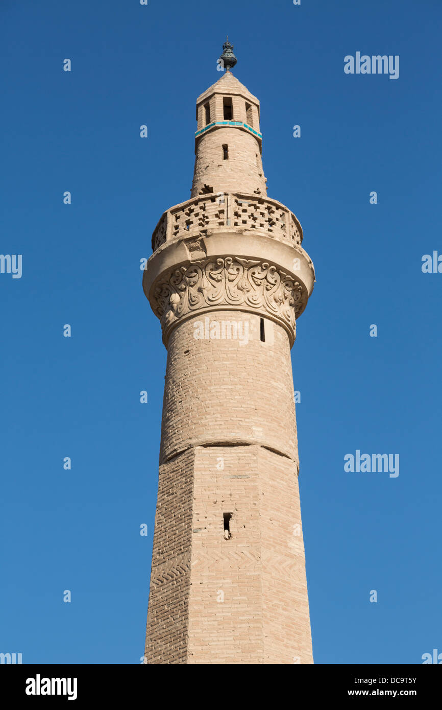 Décorées de stuc minaret de Na'dans la mosquée de vendredi, l'Iran Banque D'Images