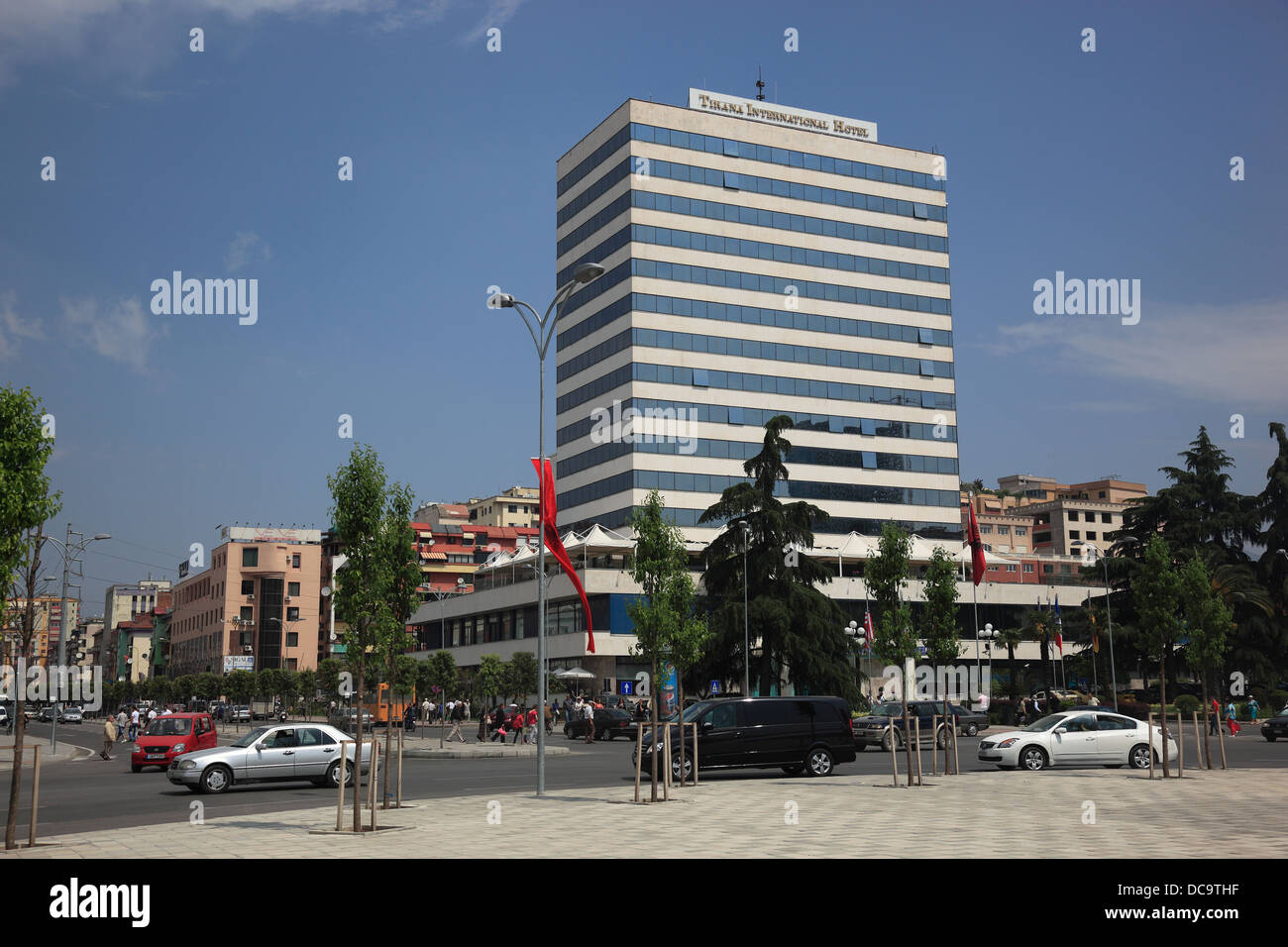 Albanien, Tirana, la place Skanderbeg et Tirana International Hotel Banque D'Images