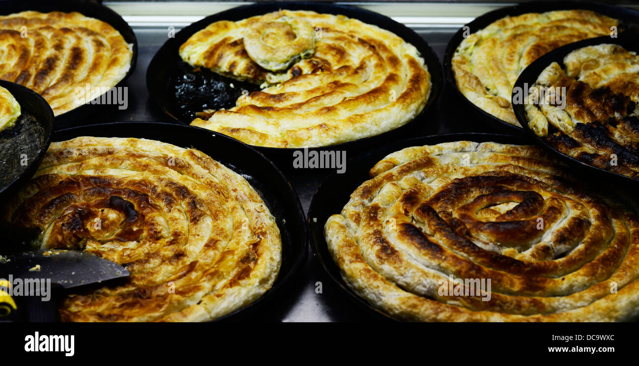 Pita Burek est l'un de la plus populaire des spécialités traditionnelles. Banque D'Images