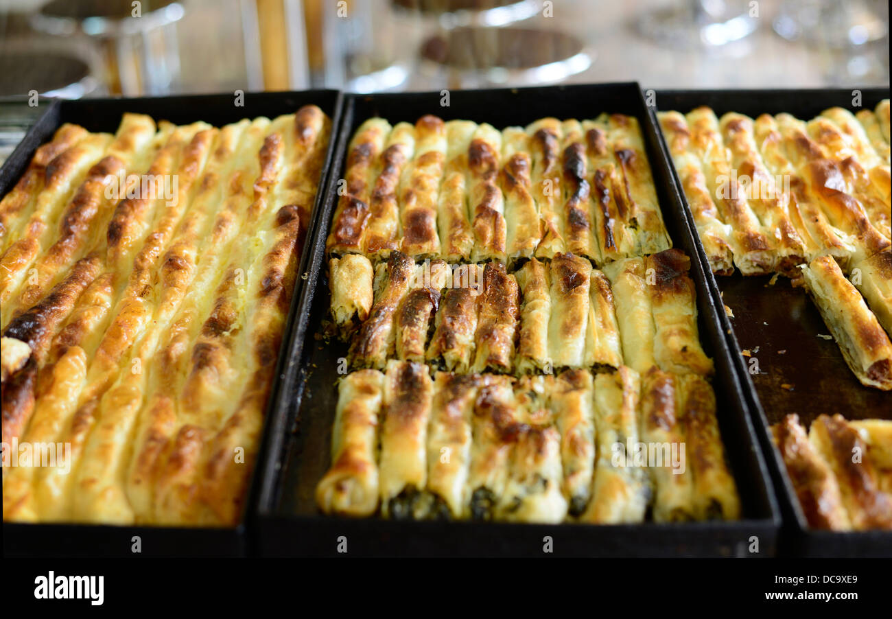 Pita Burek est l'un de la plus populaire des spécialités traditionnelles. Banque D'Images