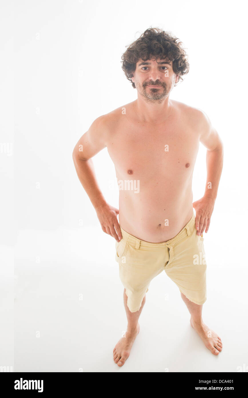 Scruffy shirtless posent pour la photo professionnels Banque D'Images