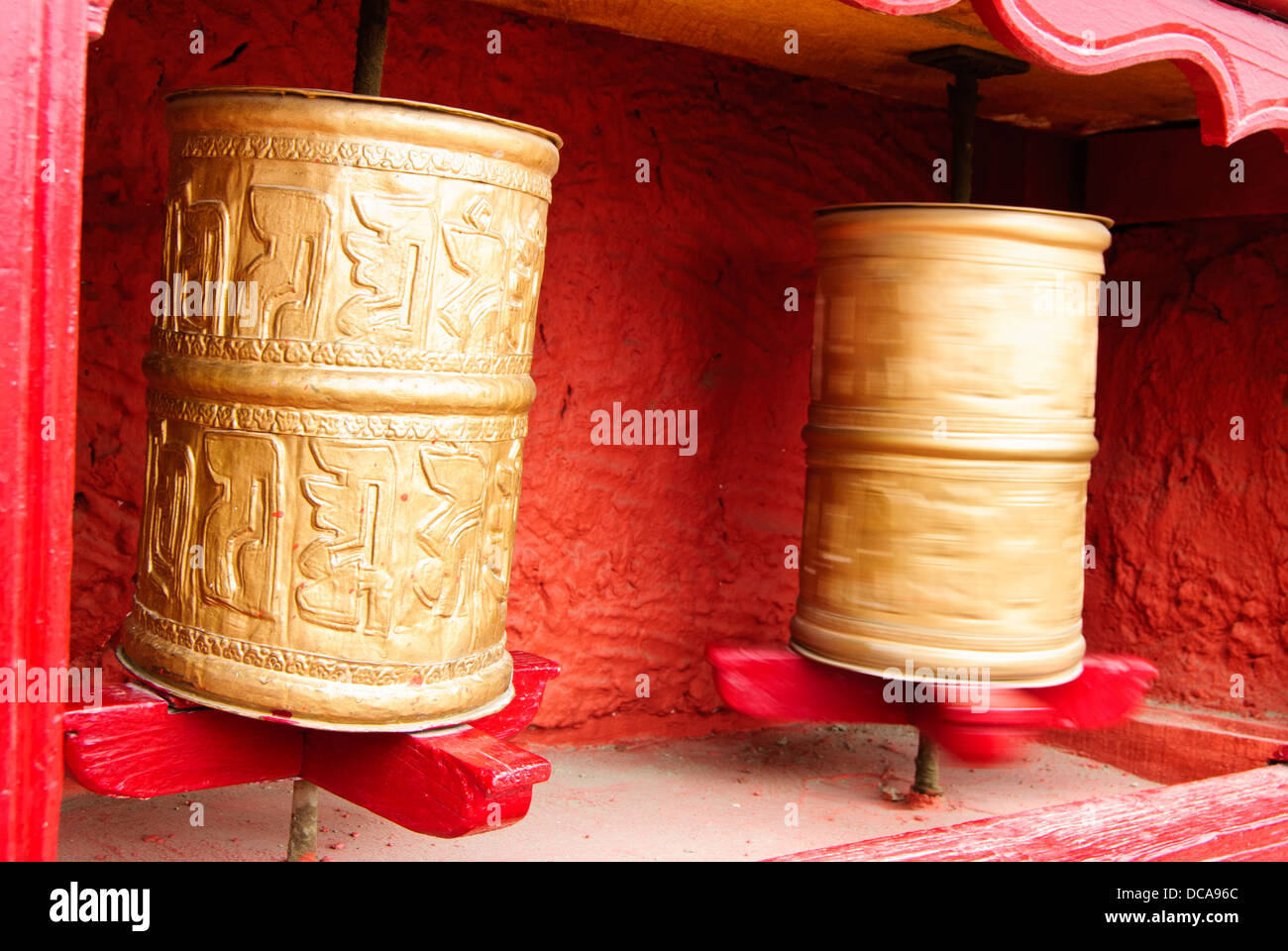 De style tibétain roues de prière au monastère de Thiksey Banque D'Images