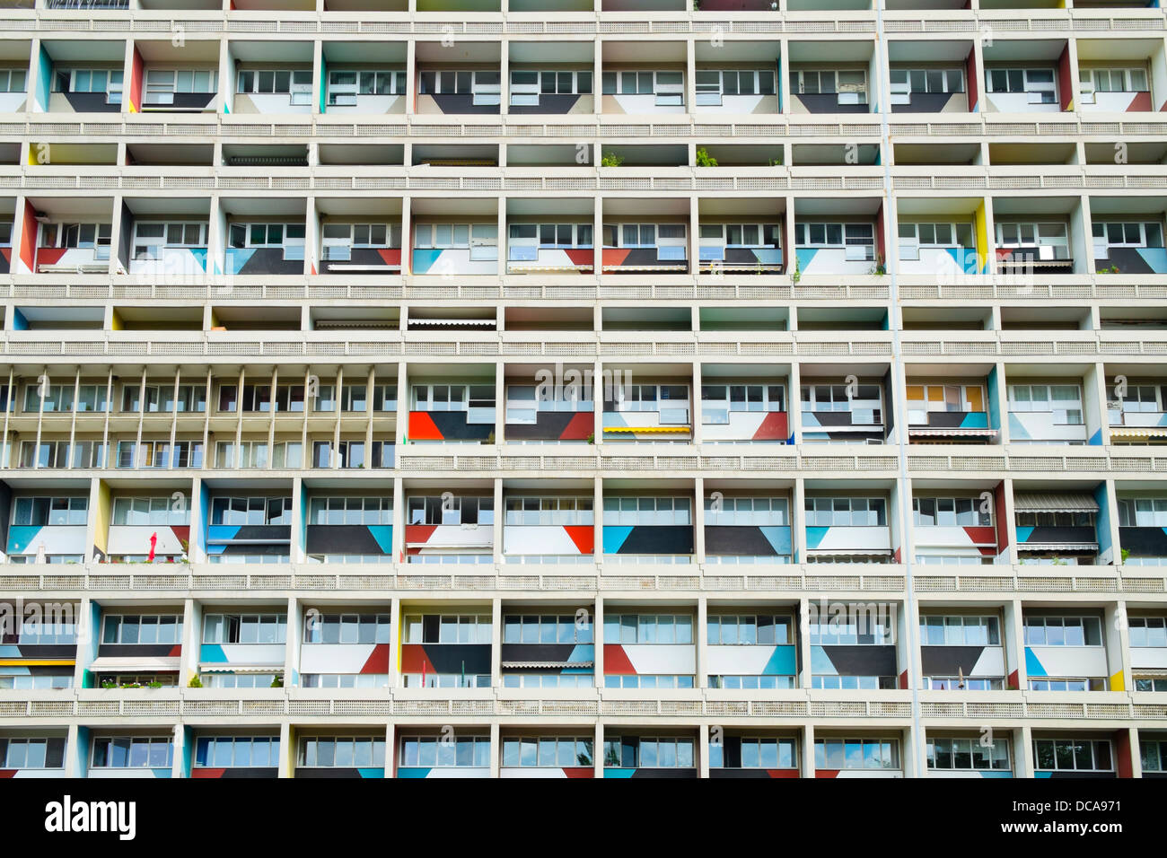 Vue extérieure de Corbusierhaus immeuble moderniste construit comme Unite d'habitation à Berlin Allemagne Banque D'Images
