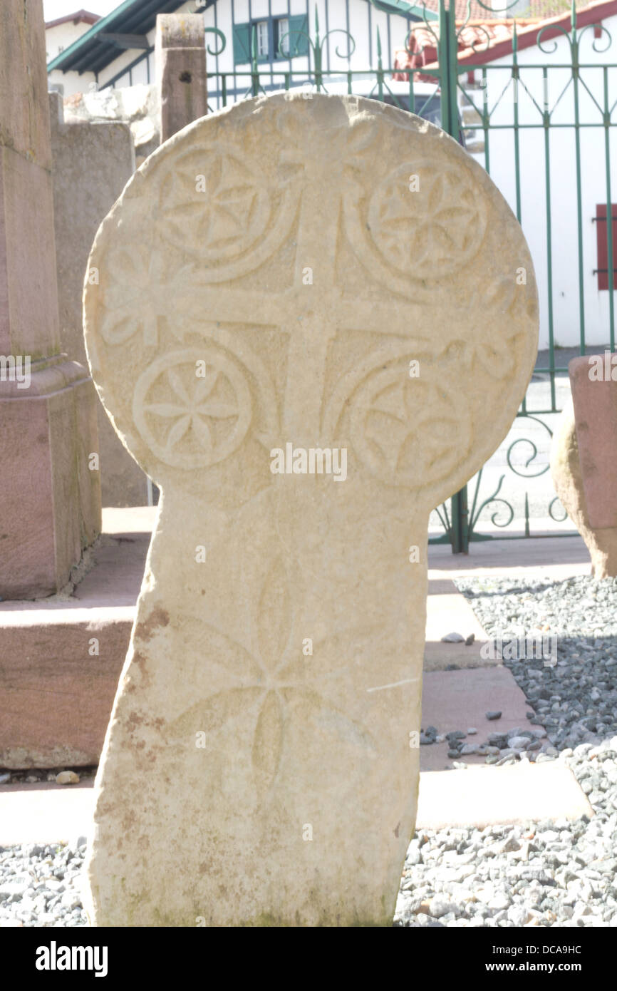 Stèle en pierre necropol discoïde Pays basque Banque D'Images