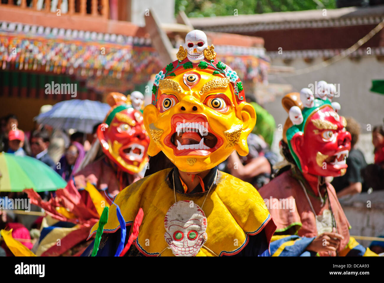 Masque jaune dans la traditionnelle danse masquée de Hemis monastery Banque D'Images