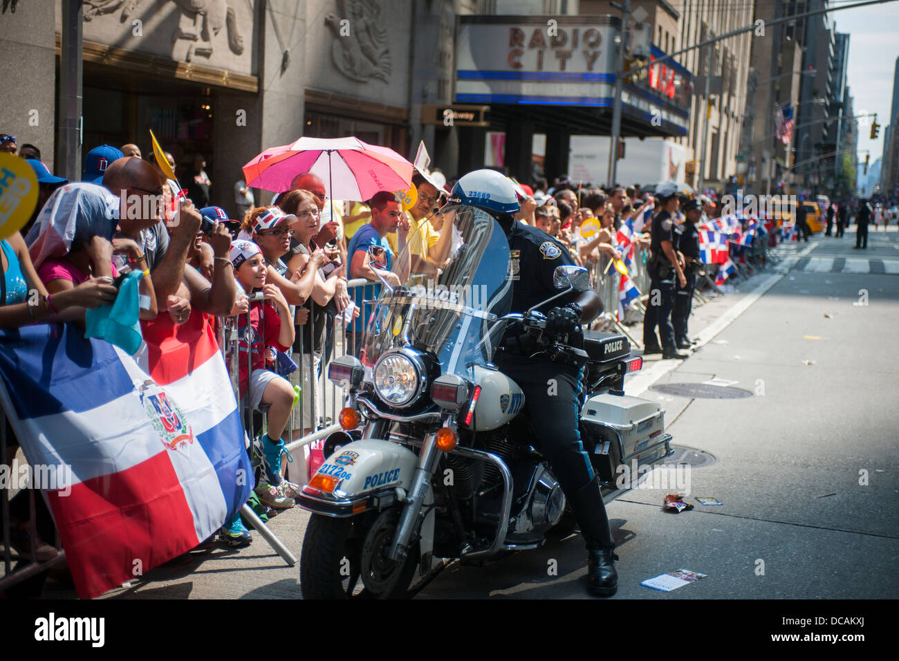 Nypd motorcycle Banque de photographies et d’images à haute résolution ...