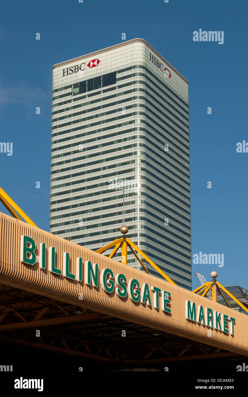 Marché de Billingsgate avec 8 Canada Square (HSBC), Canary Wharf, Isle of Dogs, London, England, UK Banque D'Images