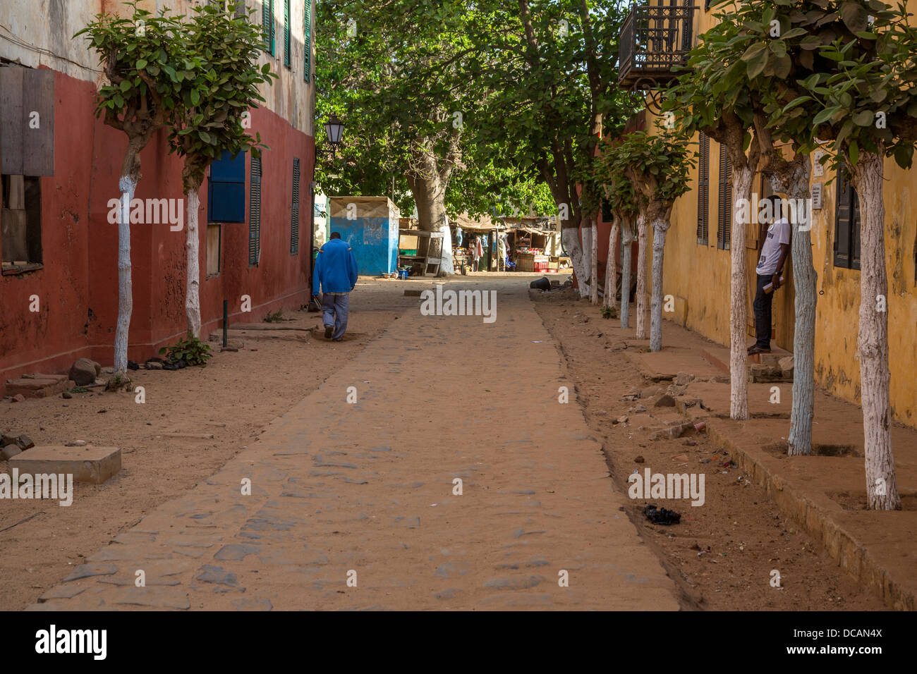 Scène de rue, l'île de Gorée, au Sénégal. Banque D'Images