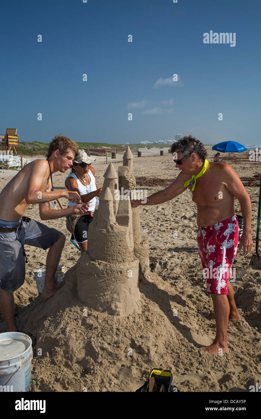 Concours de châteaux de sable sur Texas Beach Banque D'Images