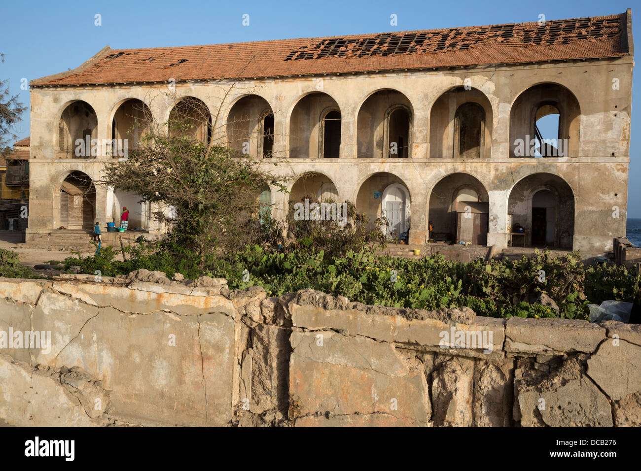 Ancien bâtiment de l'hôpital, l'époque coloniale française, l'île de Gorée, au Sénégal. Banque D'Images
