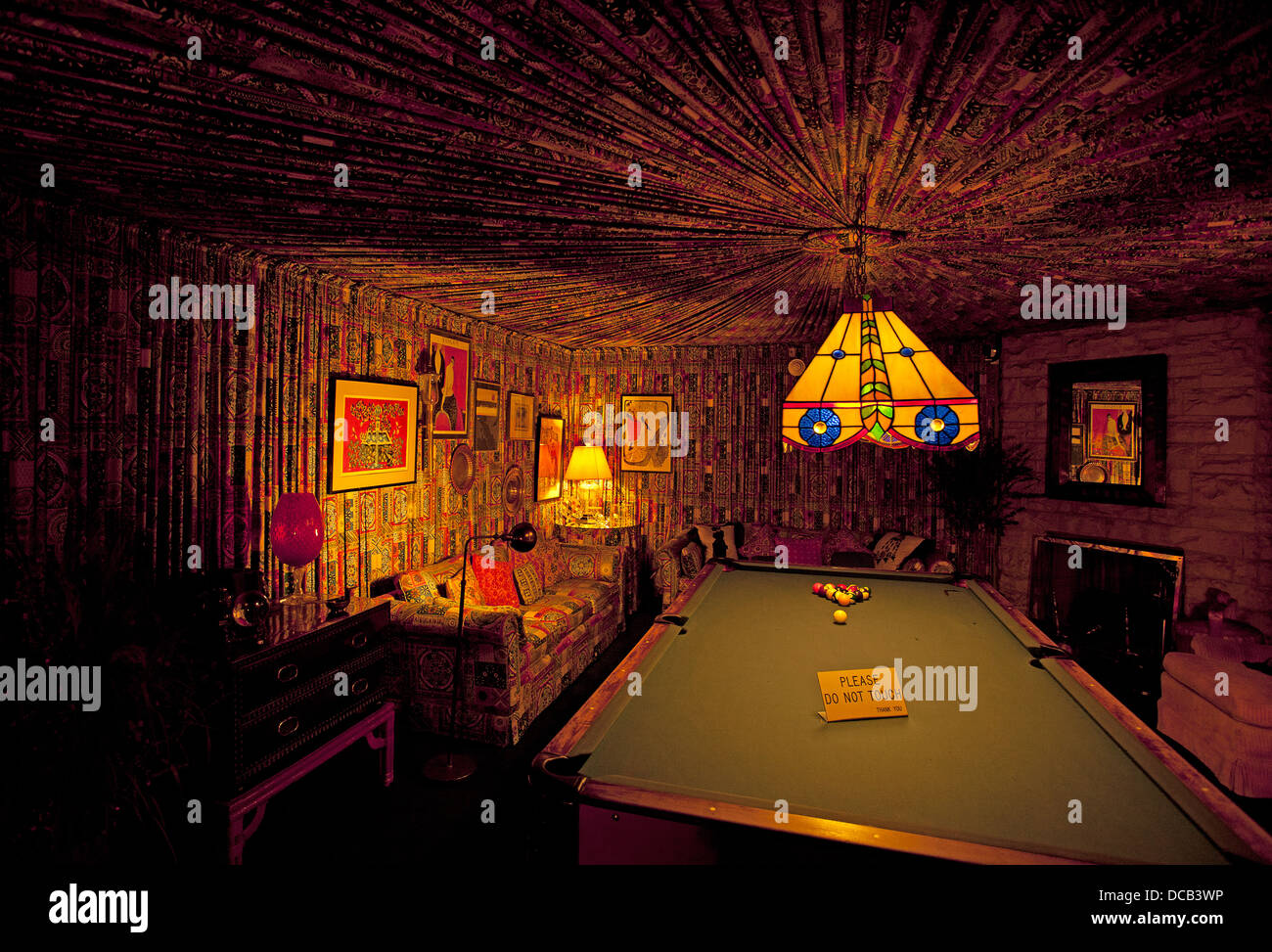 La table de billard dans la salle de jeux à Graceland le domicile d'Elvis  Presley à Memphis Tennessee USA Photo Stock - Alamy