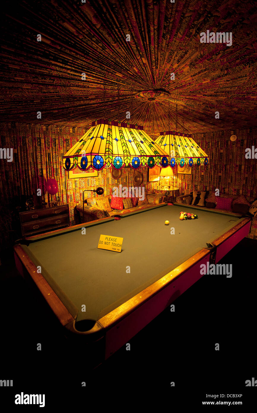 La table de billard dans la salle de jeux à Graceland le domicile d'Elvis  Presley à Memphis Tennessee USA Photo Stock - Alamy