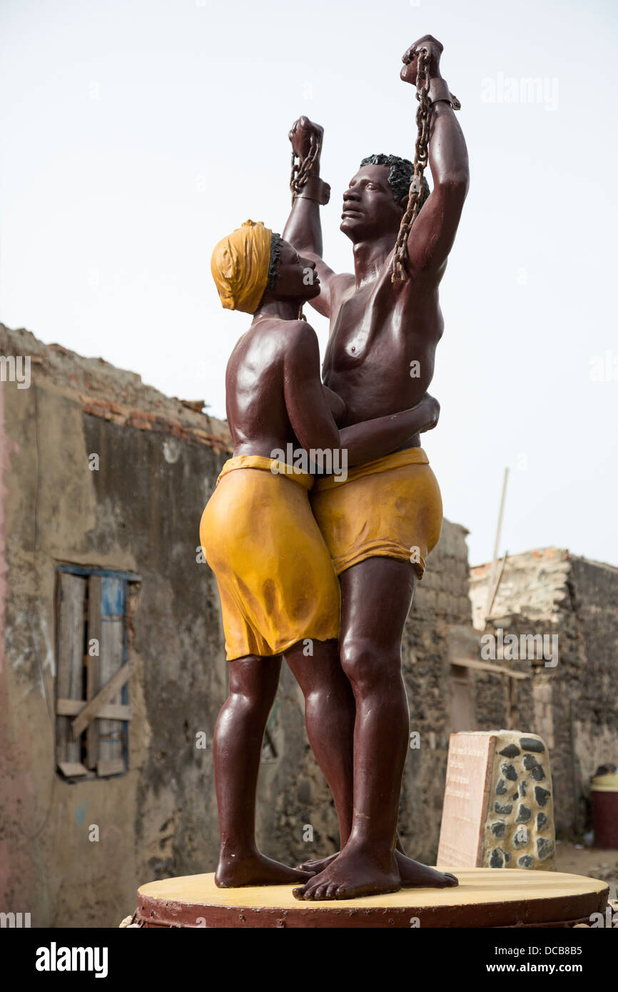 Statue commémorant la fin de l'esclavage, l'île de Gorée, au Sénégal. Banque D'Images