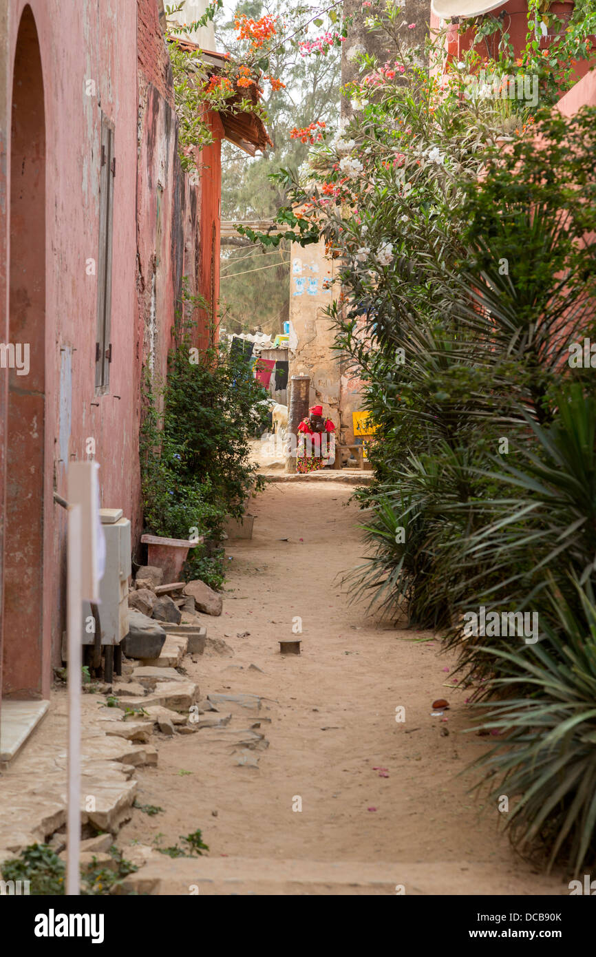 Scène de rue, l'île de Gorée, au Sénégal. Banque D'Images