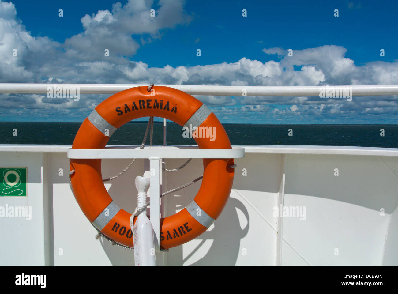 Ferry entre l'île de Saaremaa et la partie continentale de l'Estonie Mer Baltique Europe du nord Banque D'Images