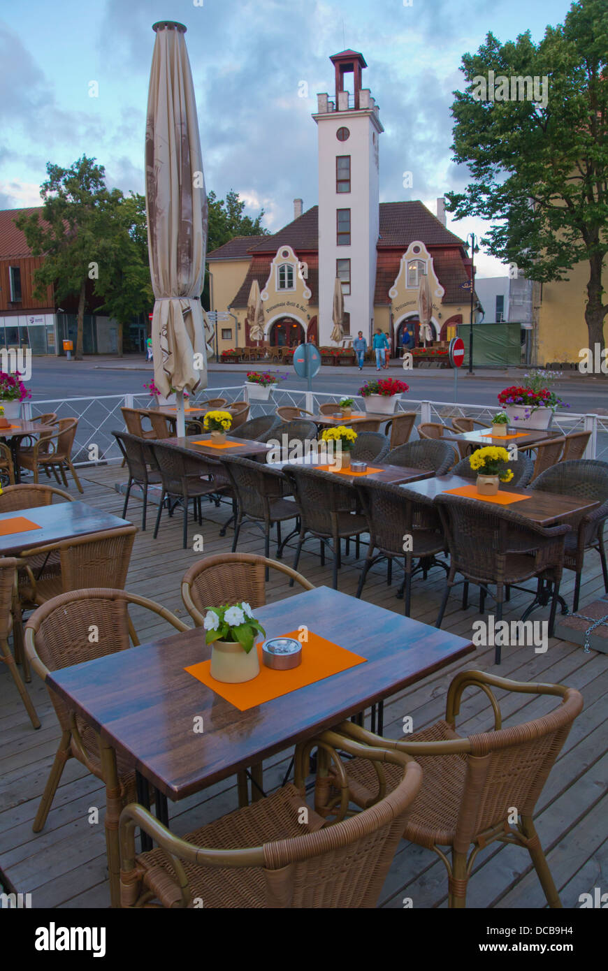 Terrasse de restaurant Vaekoda ville de Kuressaare Estonie Europe du nord de l'île de Saaremaa Banque D'Images