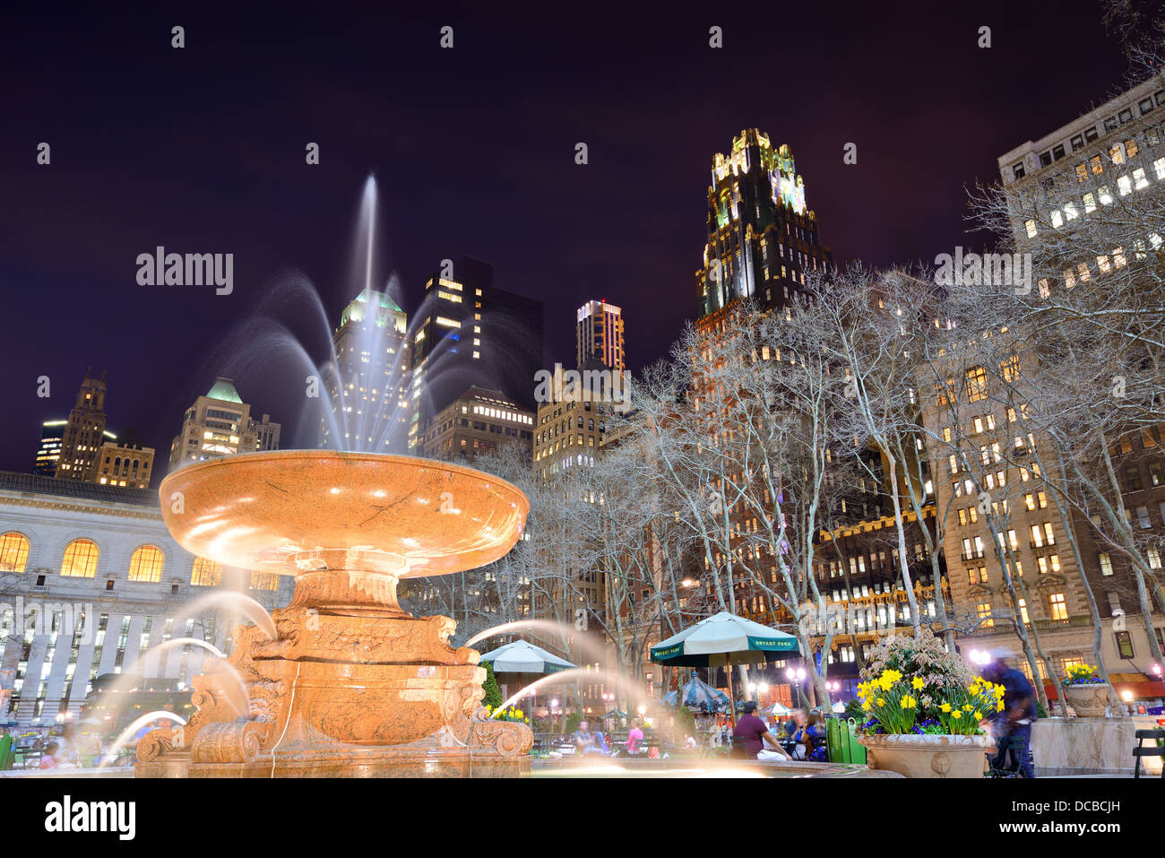 Bryant Park New York City at night. Banque D'Images