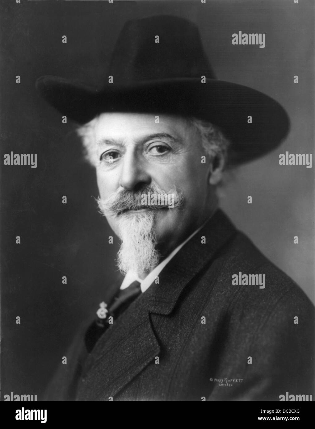 WILLIAM "BUFFALO BILL" Cody (1846-1917) soldat américain un showman sur 1911 Banque D'Images