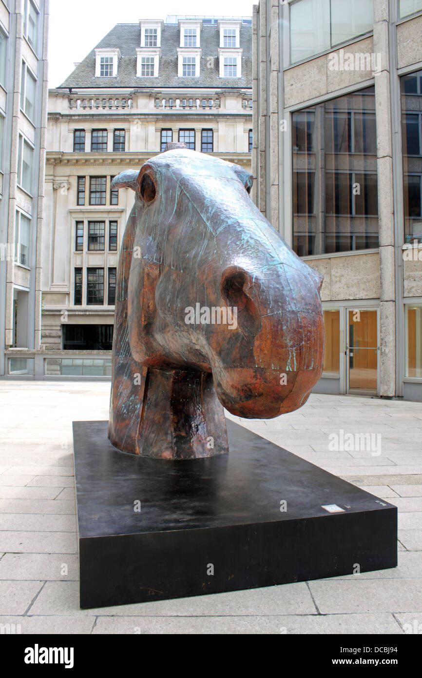 Tête de cheval en bronze par le sculpteur Nic Fiddian-Green Économiste en Plaza, 25 St James's Street, SW1 London en Angleterre. Banque D'Images