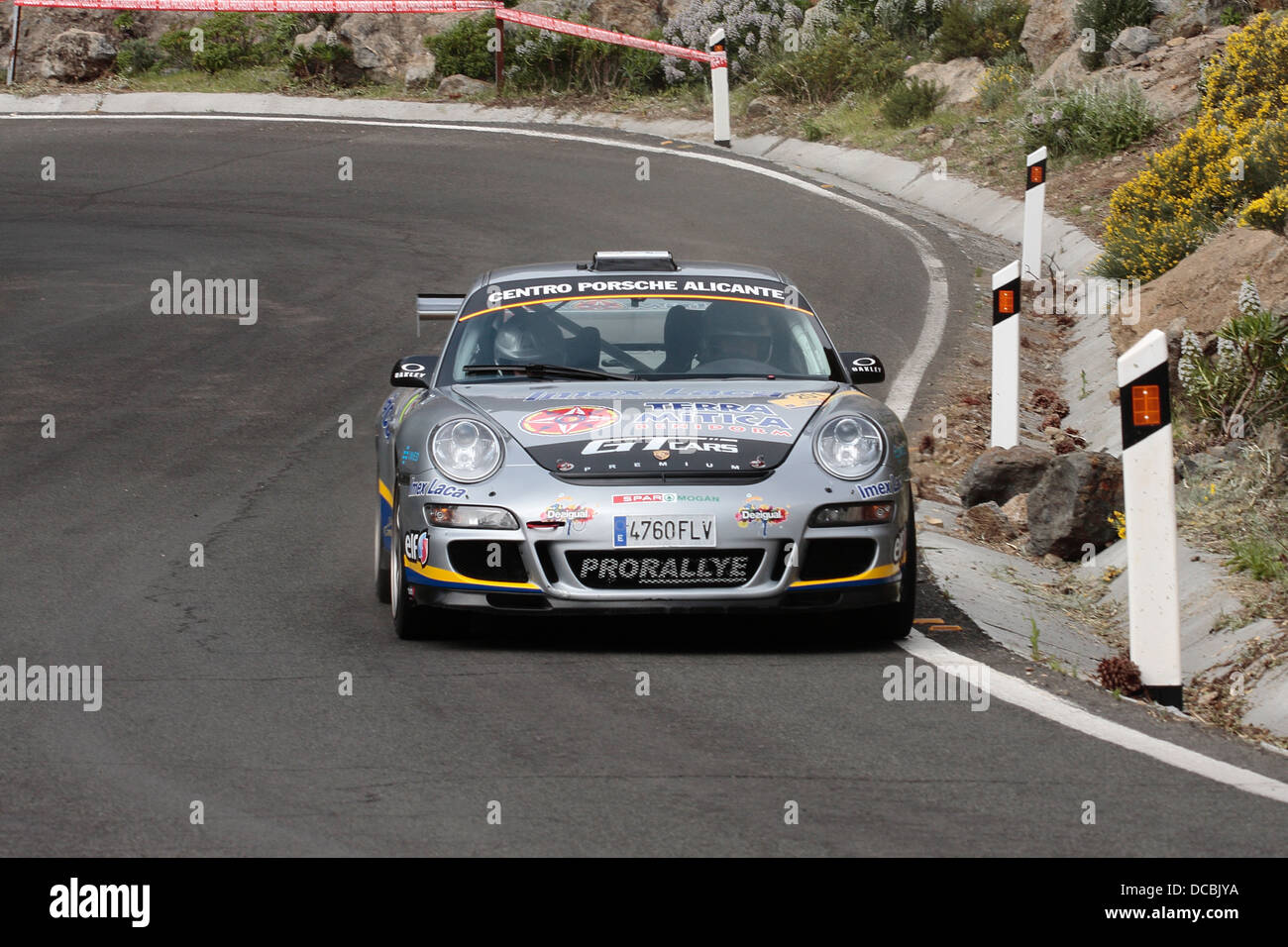 Miguel Fuster et Dani Cue, en compétition dans le CEE Rally Islas Canarias, à Gran Canaria. Banque D'Images