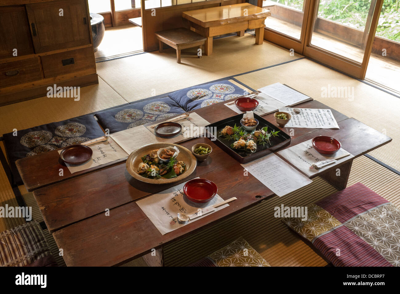 Réglage de la table de repas japonais traditionnel Banque D'Images