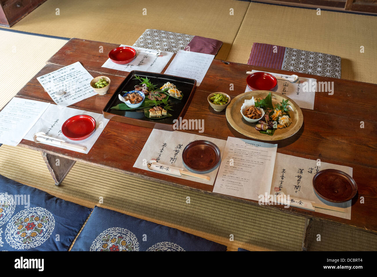 Réglage de la table de repas japonais traditionnel Banque D'Images