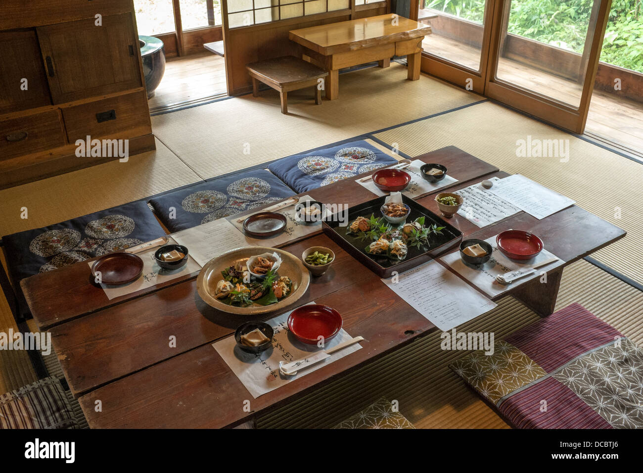 Réglage de la table de repas japonais traditionnel Banque D'Images
