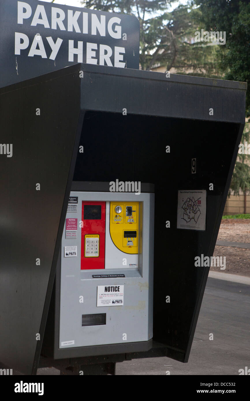 Parking meter borne interactive parc horaire Banque D'Images