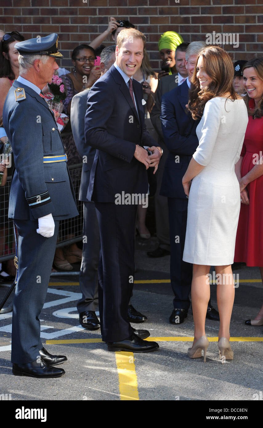 Catherine, duchesse de Cambridge, et le Prince William, duc de Cambridge. L'ouverture du nouveau Centre de chêne pour les enfants et les jeunes au Royal Marsden Hospital. Sutton, Angleterre - 29.09.11 Banque D'Images