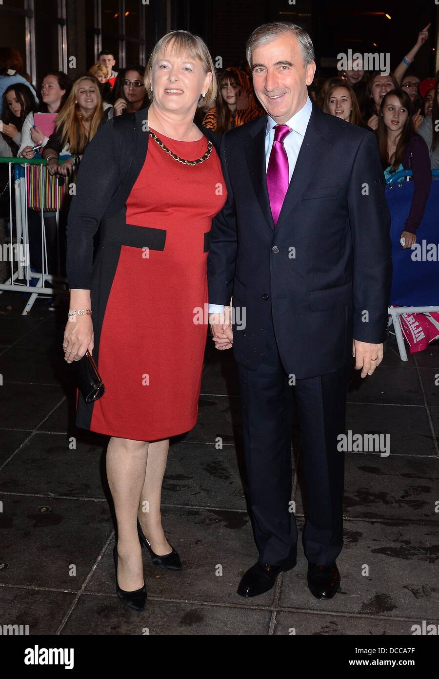 Gay Mitchell et sa femme Norma Mitchell des stars en dehors de la route des studios pour le Late Late Show Dublin, Irlande - 30.09.11 Banque D'Images