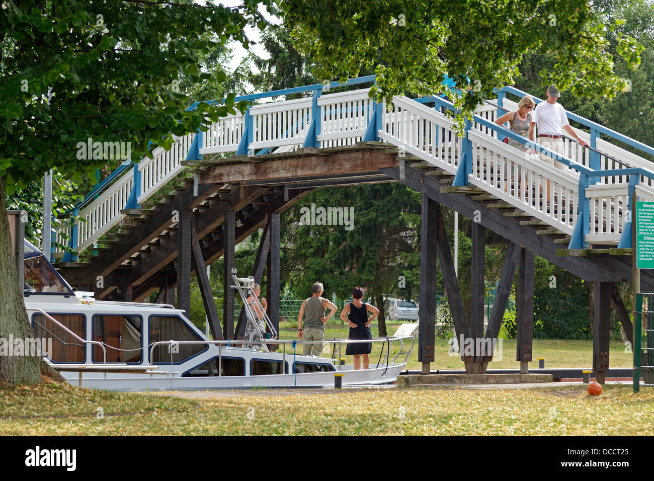 Pont sur l'écluse, Plau am See, Schleswig-Holstein, Allemagne Banque D'Images