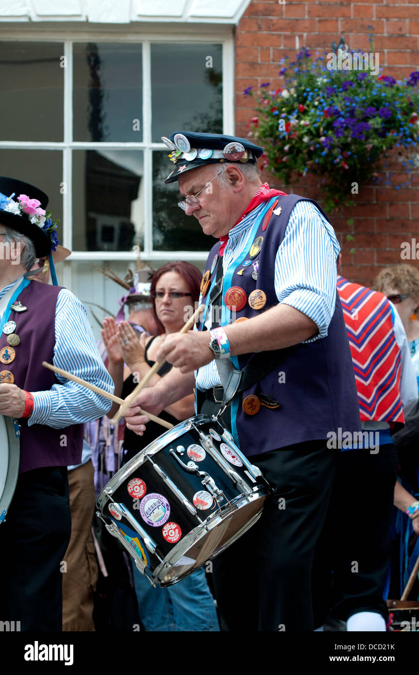 Le pont électrique batteur sabots à la Warwick Folk Festival, Warwick, Royaume-Uni Banque D'Images