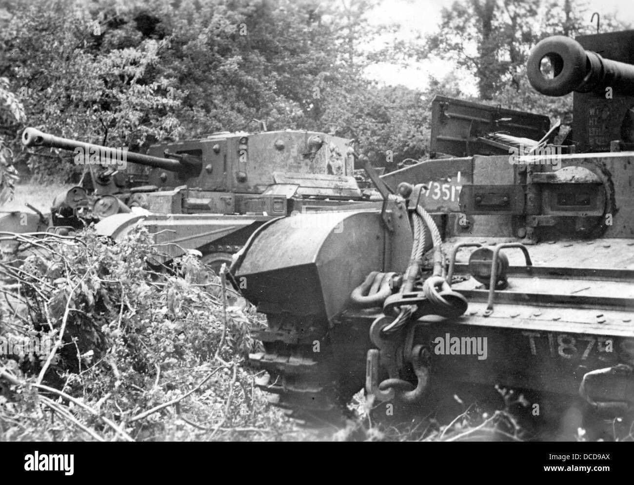 Des chars anglais détruits sont photographiés pendant la bataille de Caen en France en juillet 1944. Fotoarchiv für Zeitgeschichte Banque D'Images