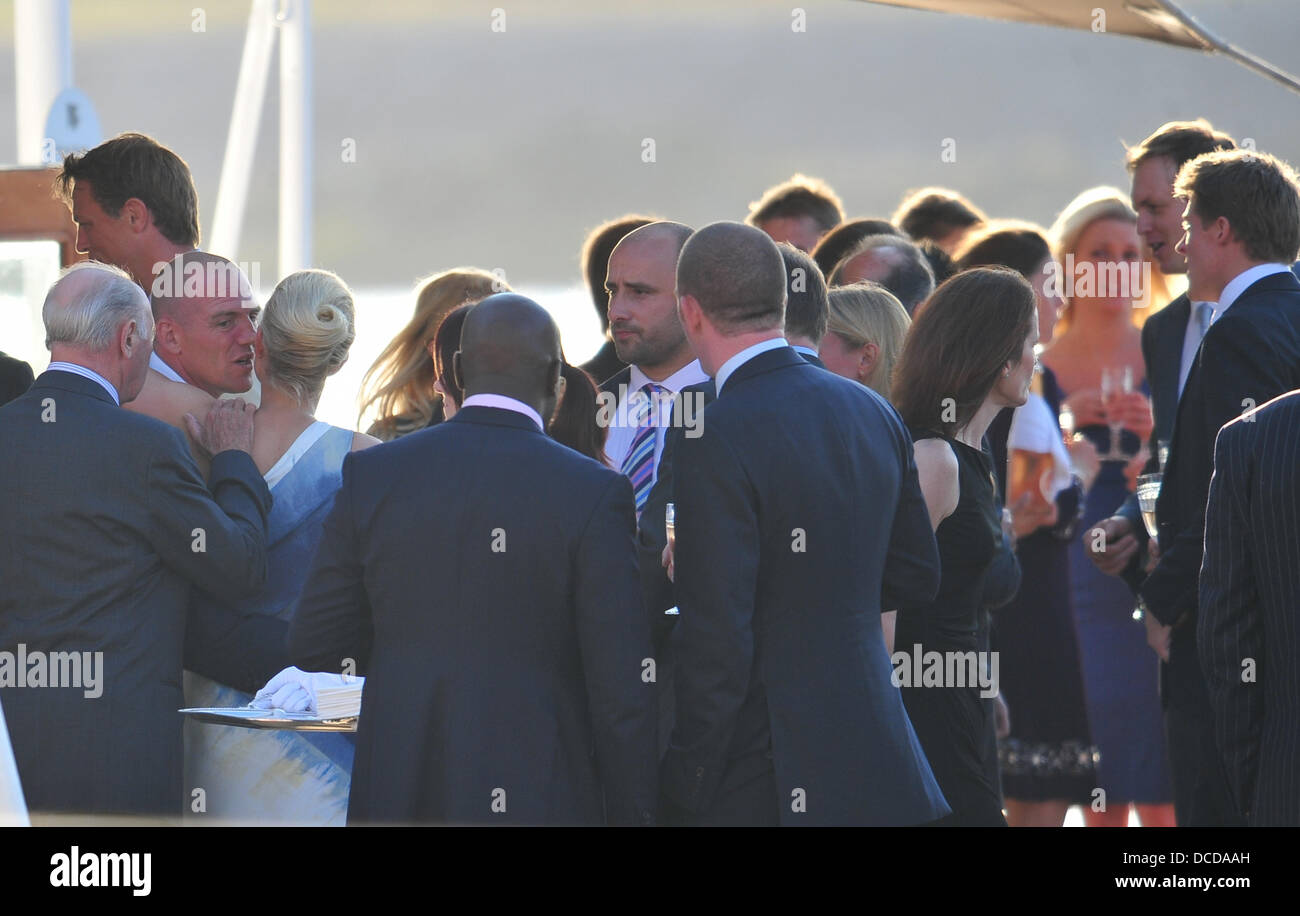 Jessica Palmer (à droite), qu'il est a été allégué que Mike Tindall a eu  une rencontre avec tandis qu'en Nouvelle-Zélande pour la Coupe du Monde de  Rugby Zara Phillips et Mike Tindall