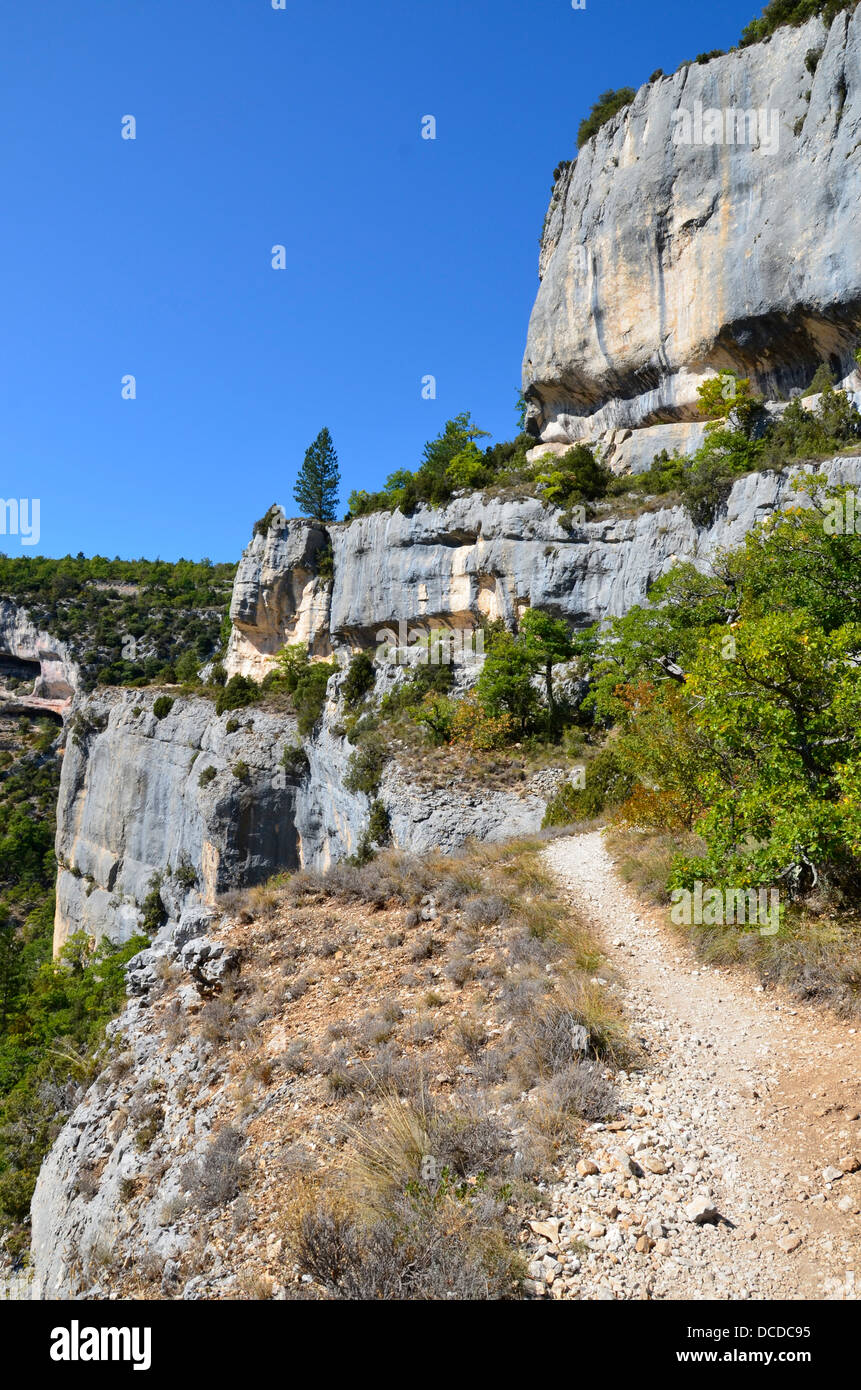 Gorges de la Nesque, situé sur les monts du Vaucluse, entre Monieux et Méthamis, en Provence-Alpes-Côte d'Azur, France. Banque D'Images