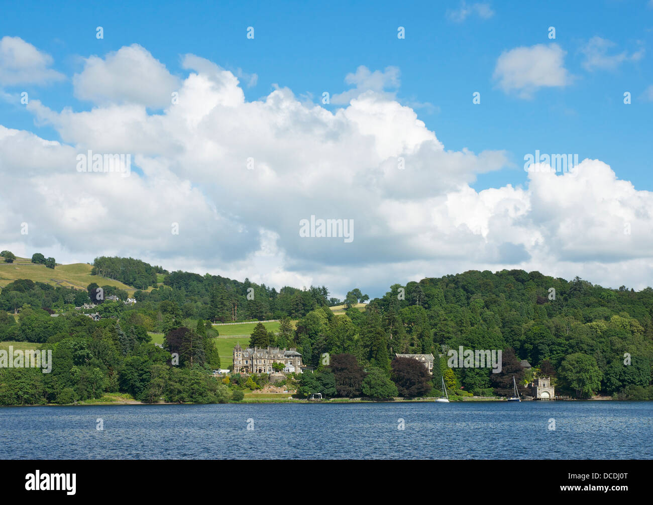 Langdale Chase Hotel, sur la rive du lac de Windermere, Parc National de Lake District, Cumbria, Angleterre, Royaume-Uni Banque D'Images