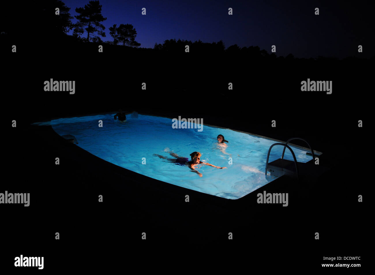 Nuit au gîte de natation piscine dans le Lot Région ou département du sud ouest- Midi Pyrénées région de France Europe Banque D'Images