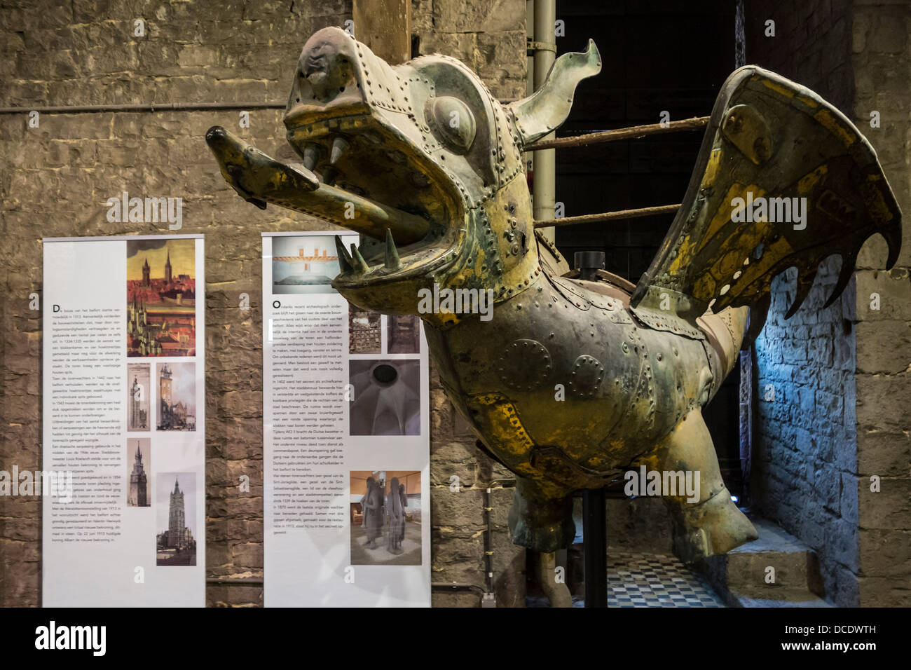 Dragon de cuivre d'origine à partir du haut de la tour du beffroi de Gand, Flandre orientale, Belgique Banque D'Images