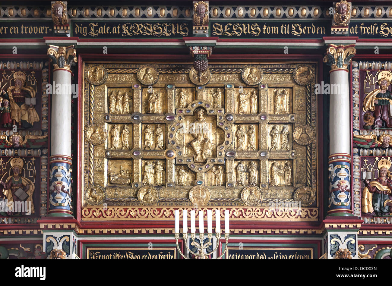 Autel d'or dans l'époque médiévale ancienne église Stadil, Danemark Banque D'Images